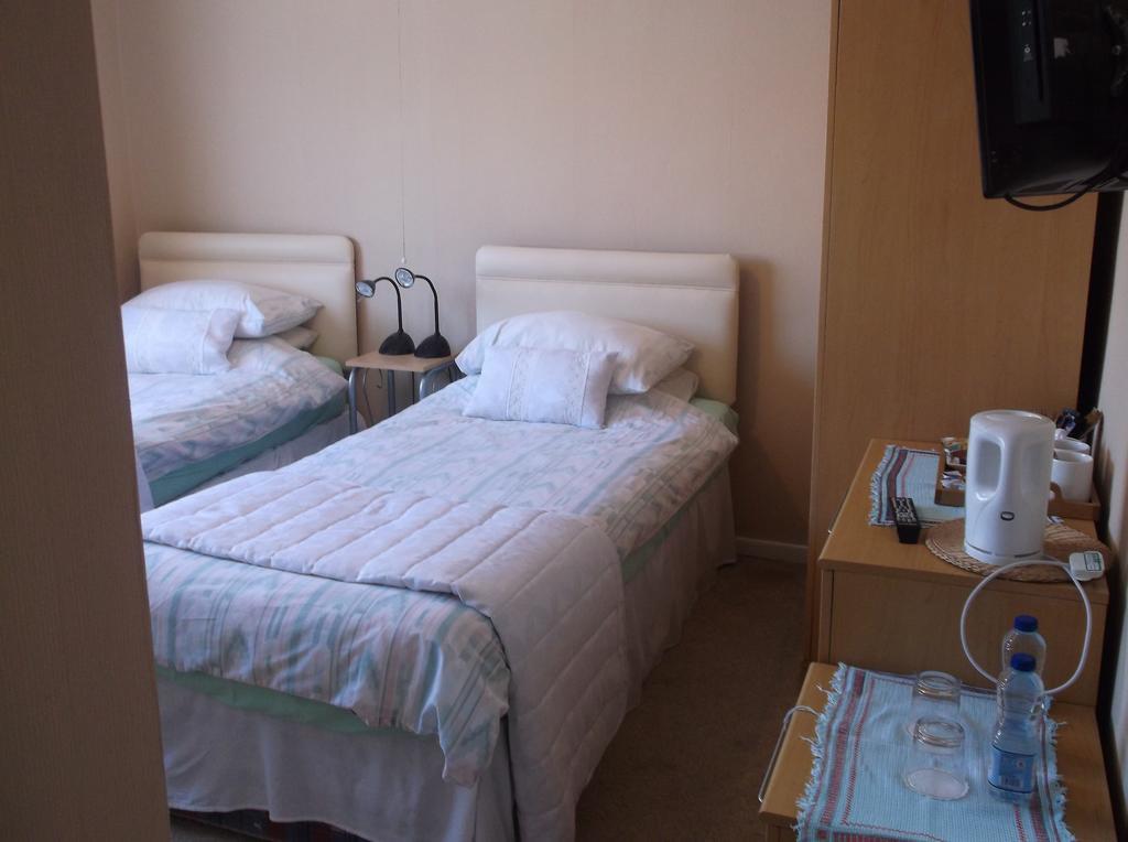 Tremains Guest House Bridgend  Quarto foto